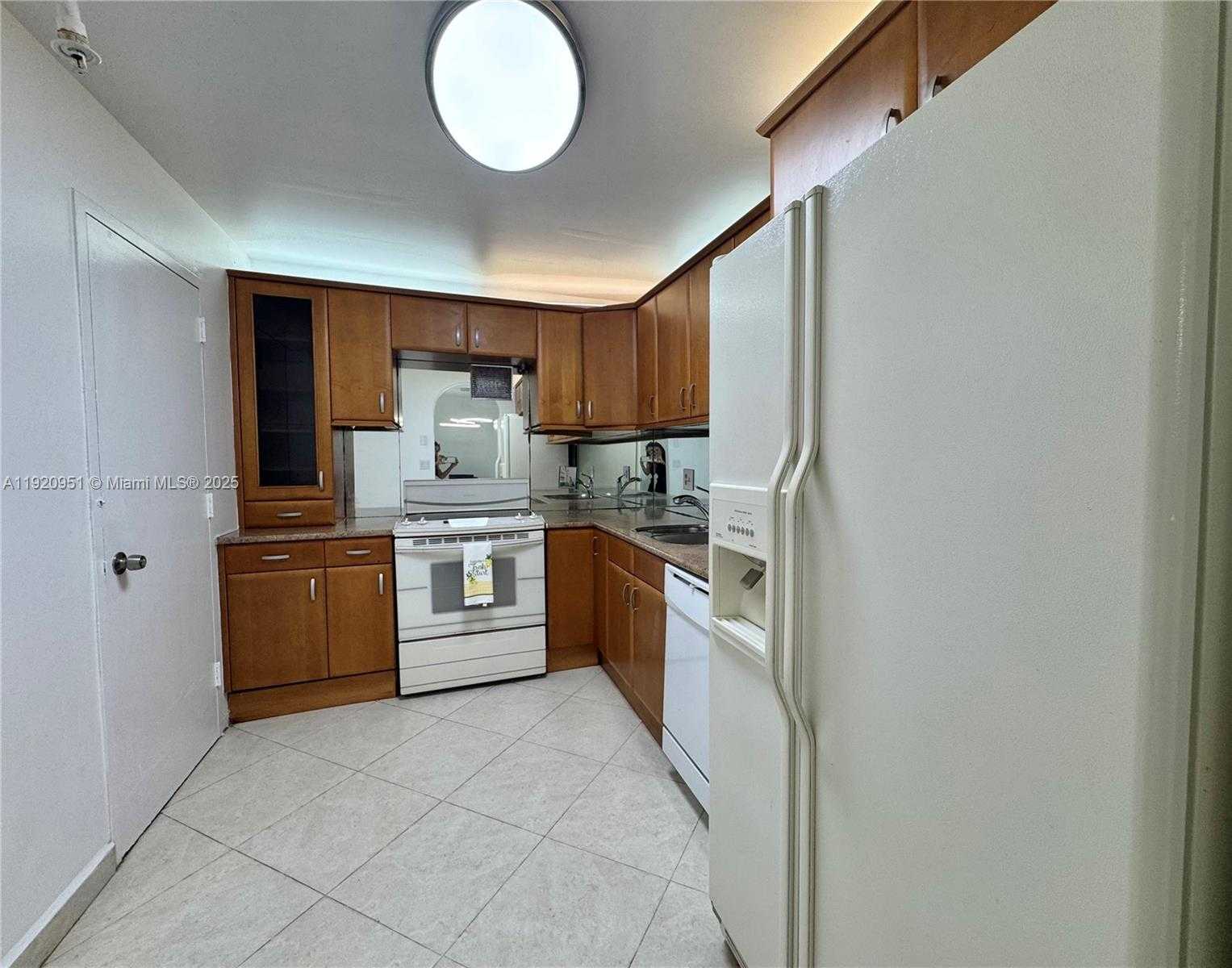 Small Image of 400 KINGS POINT DR #411, Sunny Isles Beach Number 3