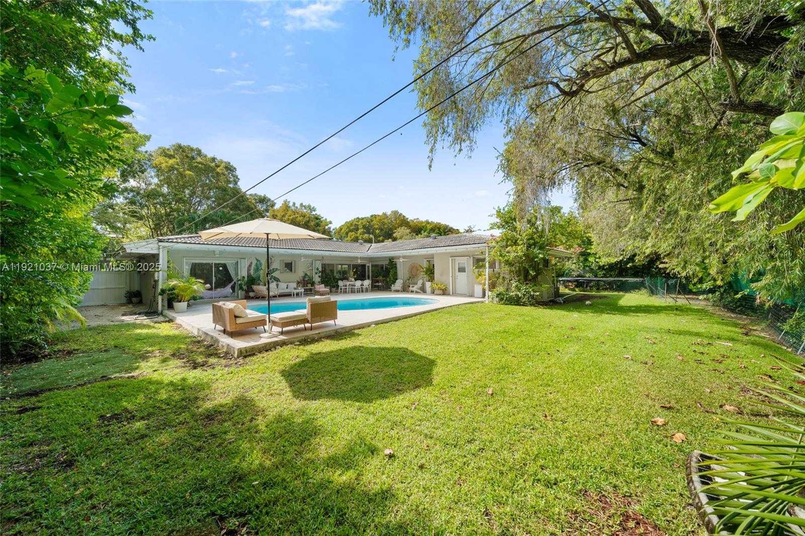 Small Image of 341 ISLAND DR, Key Biscayne Number 17