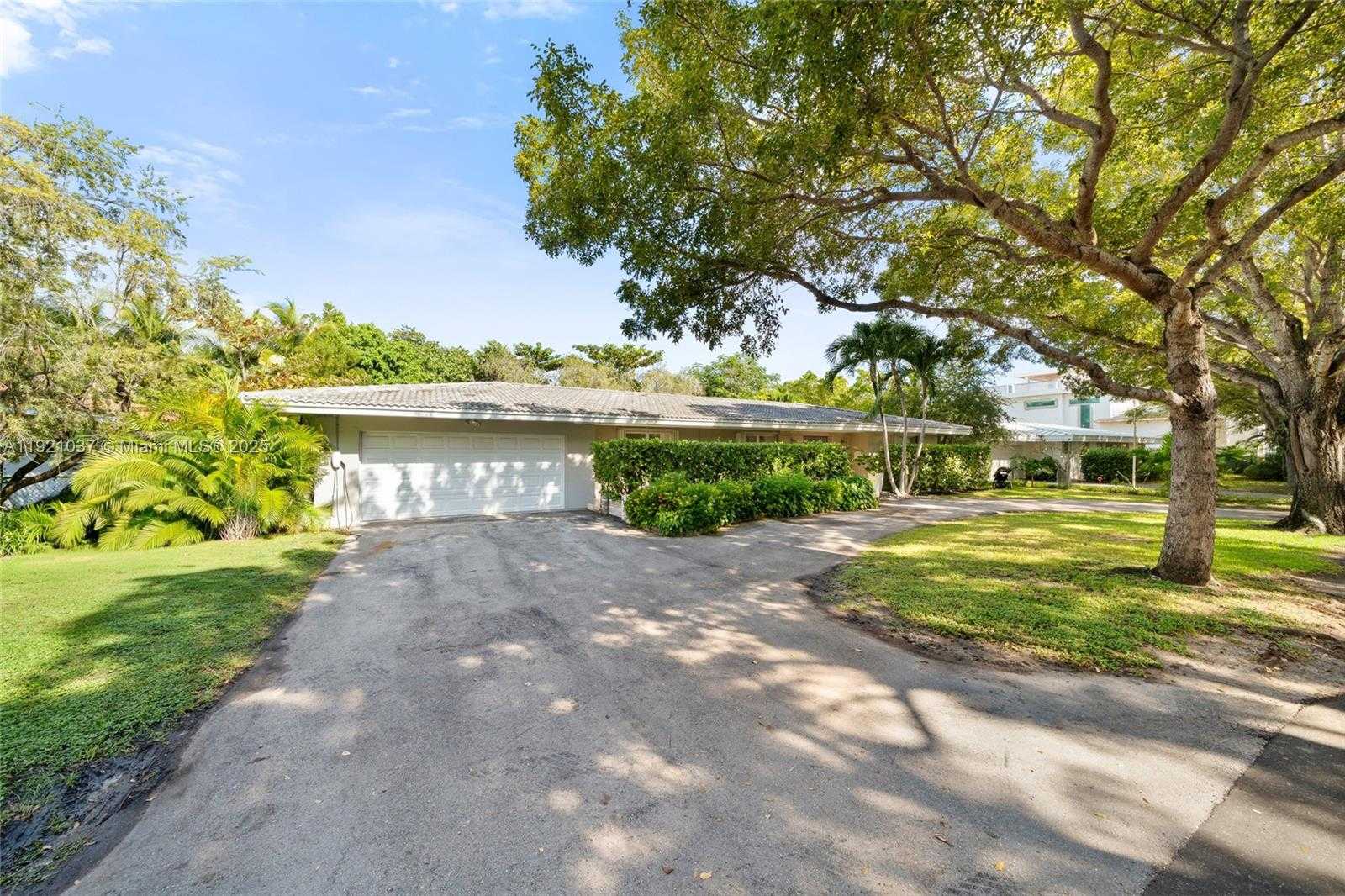 Small Image of 341 ISLAND DR, Key Biscayne Number 2