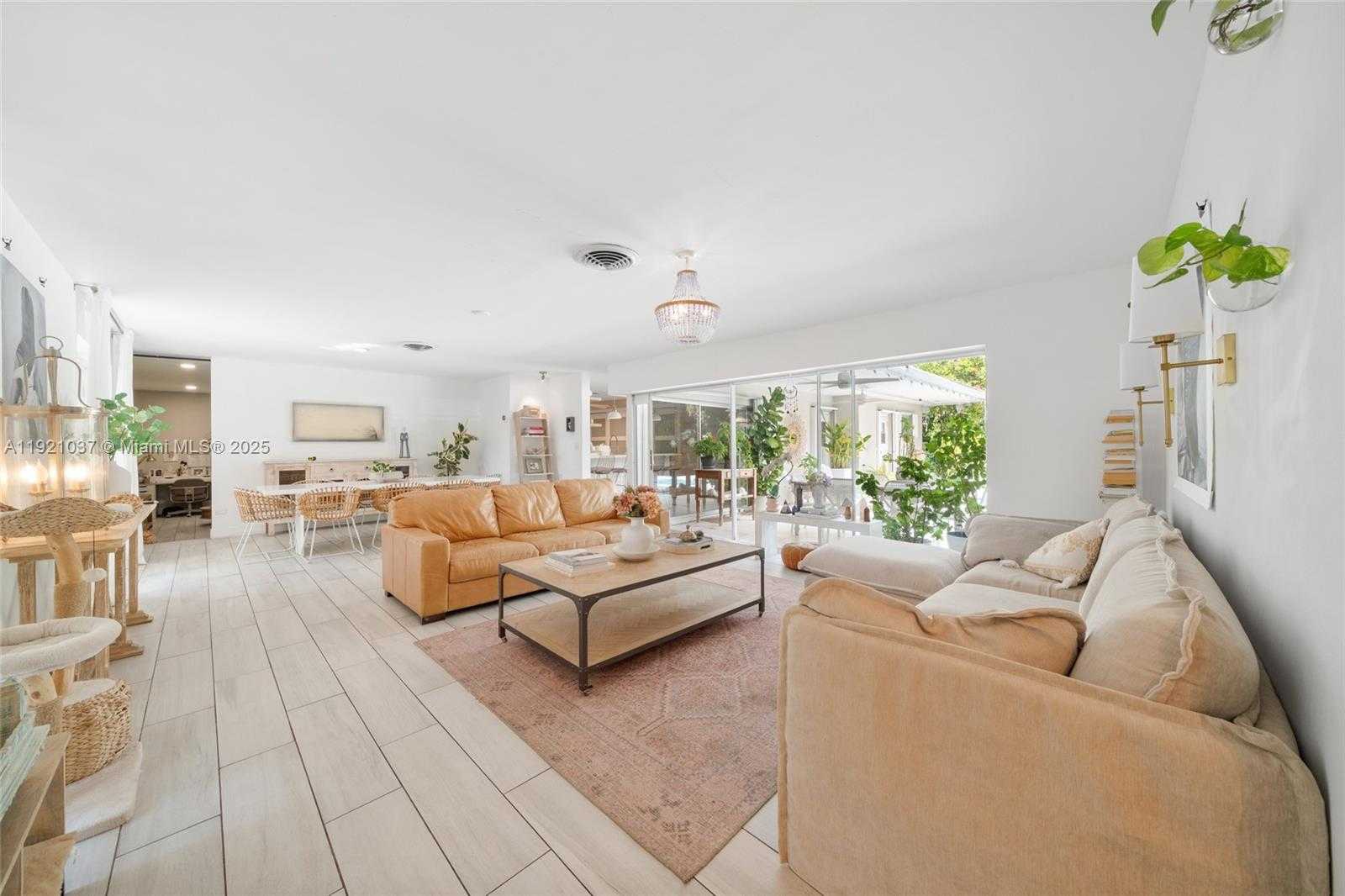 Small Image of 341 ISLAND DR, Key Biscayne Number 4