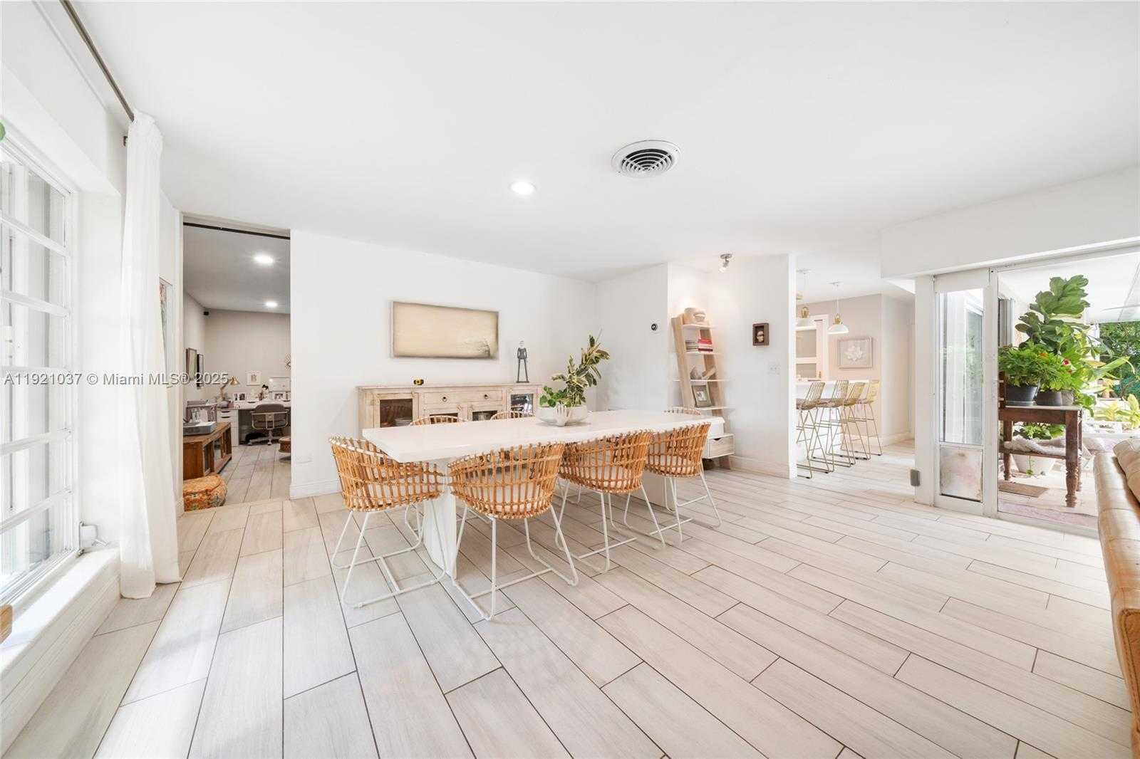 Small Image of 341 ISLAND DR, Key Biscayne Number 5