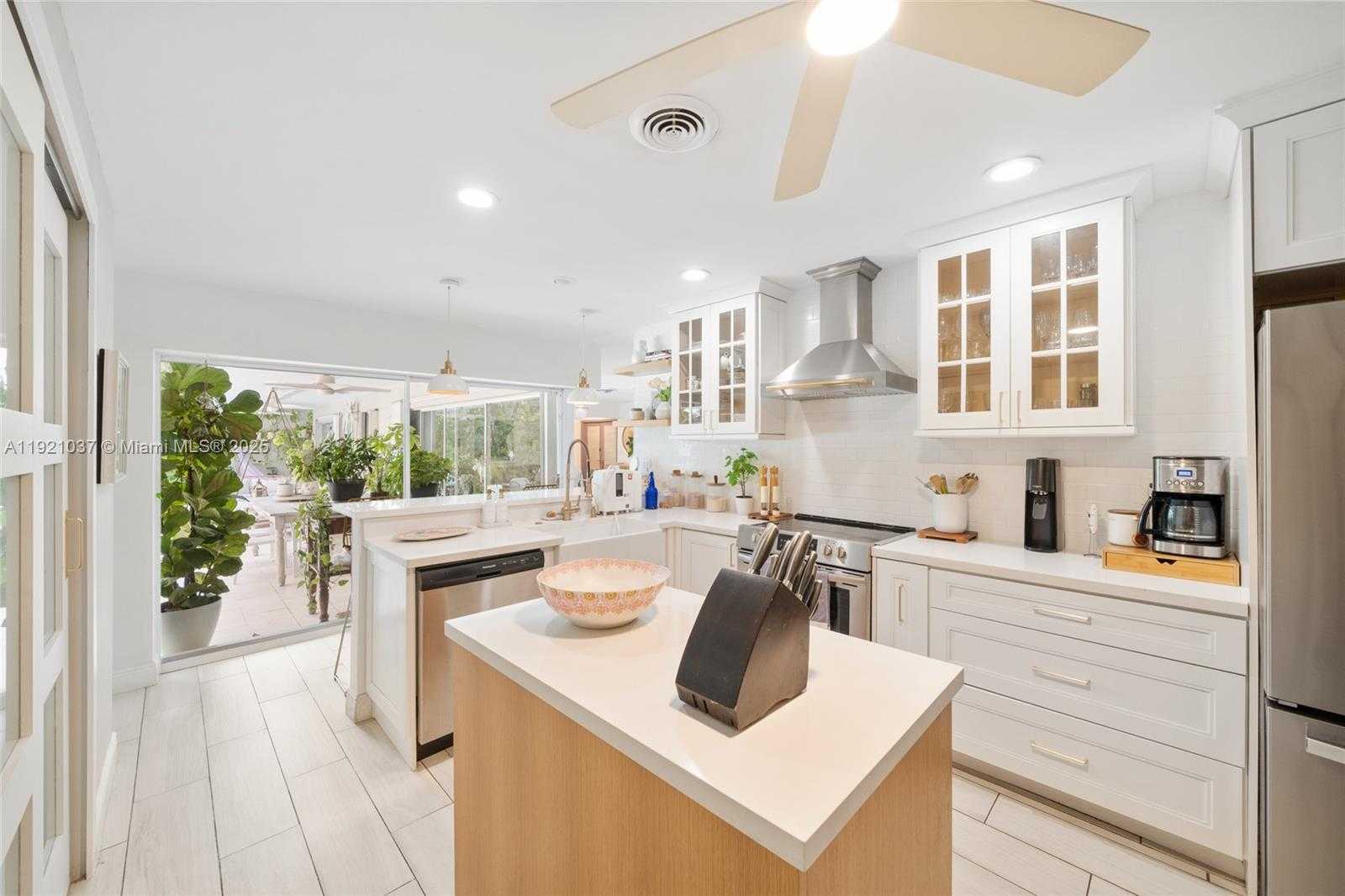 Small Image of 341 ISLAND DR, Key Biscayne Number 8