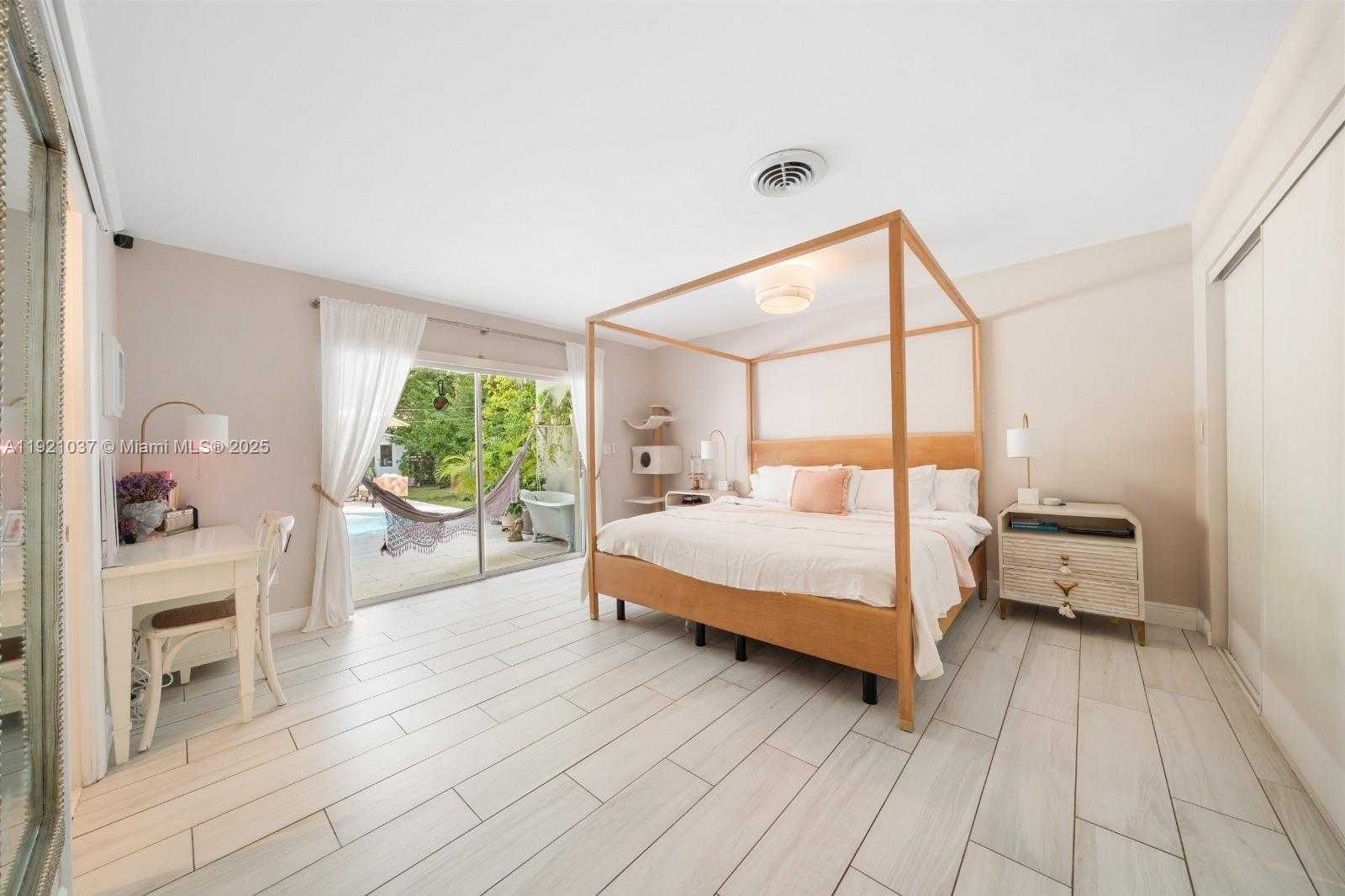 Small Image of 341 ISLAND DR, Key Biscayne Number 9