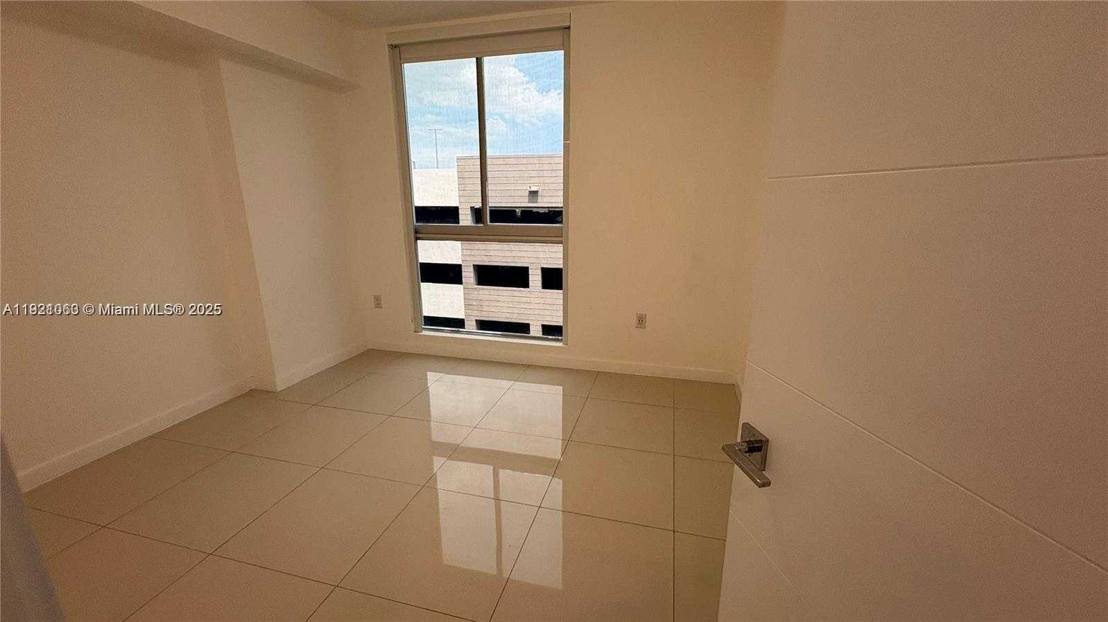 Imagen de Pequeño Objeto