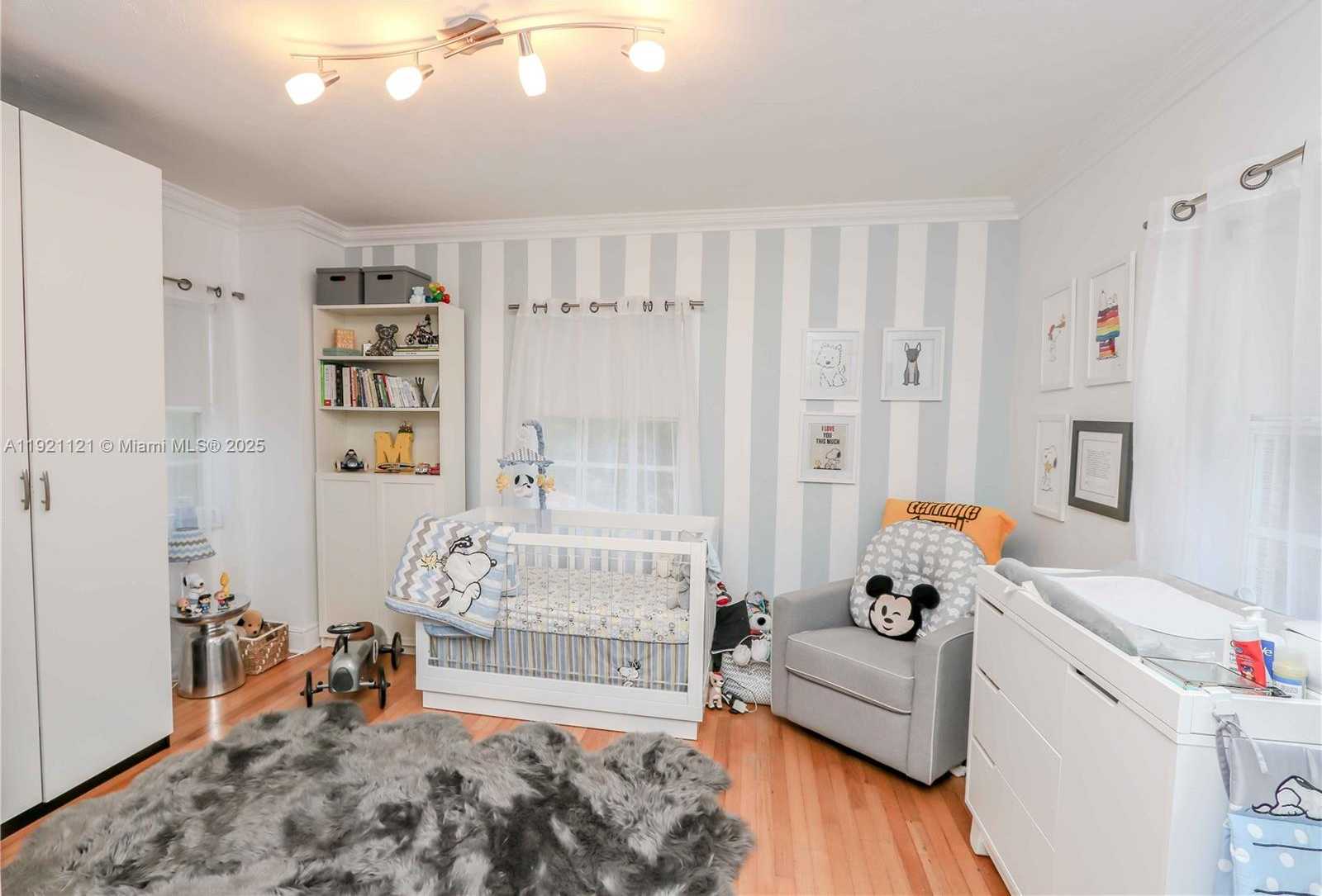 Imagen de Pequeño Objeto