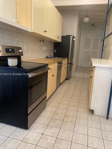 Small Image of 3656 AVOCADO AVE, Miami Number 11