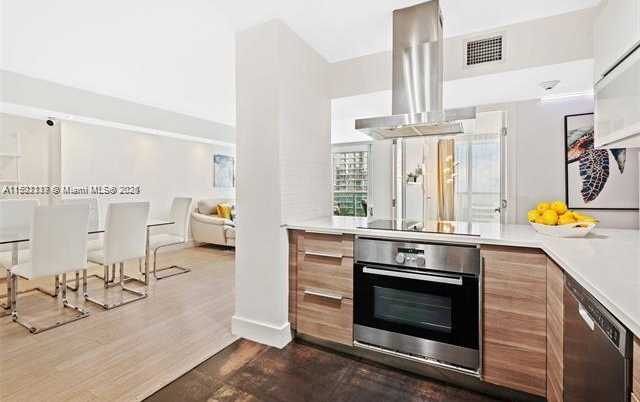 Small Image of 100 BAYVIEW DR #1407, Sunny Isles Beach Number 13