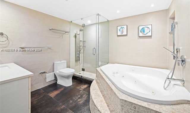 Small Image of 100 BAYVIEW DR #1407, Sunny Isles Beach Number 17