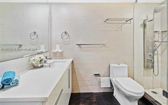 Small Image of 100 BAYVIEW DR #1407, Sunny Isles Beach Number 18