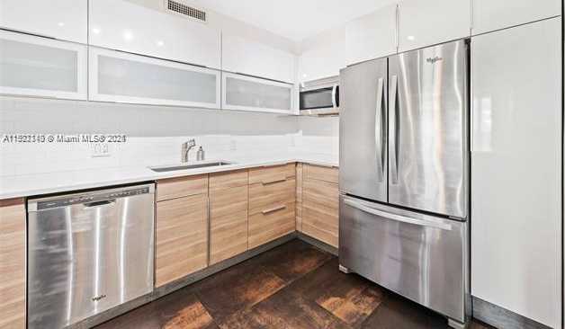 Small Image of 100 BAYVIEW DR #1407, Sunny Isles Beach Number 12