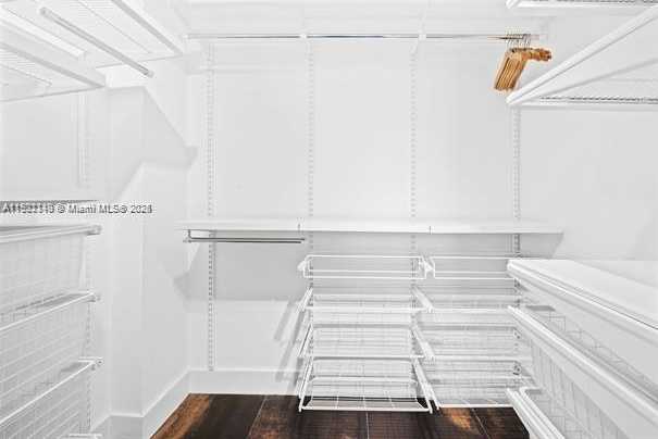 Small Image of 100 BAYVIEW DR #1407, Sunny Isles Beach Number 20