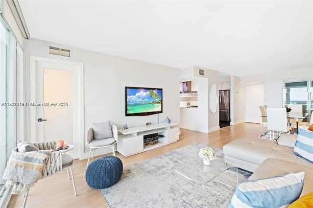 Small Image of 100 BAYVIEW DR #1407, Sunny Isles Beach Number 6