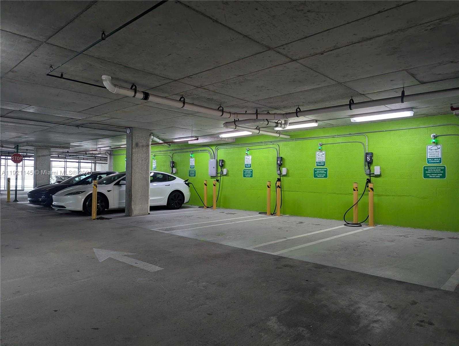 Small Image of 690 SOUTH WEST 1ST CT #1423, Miami Number 12