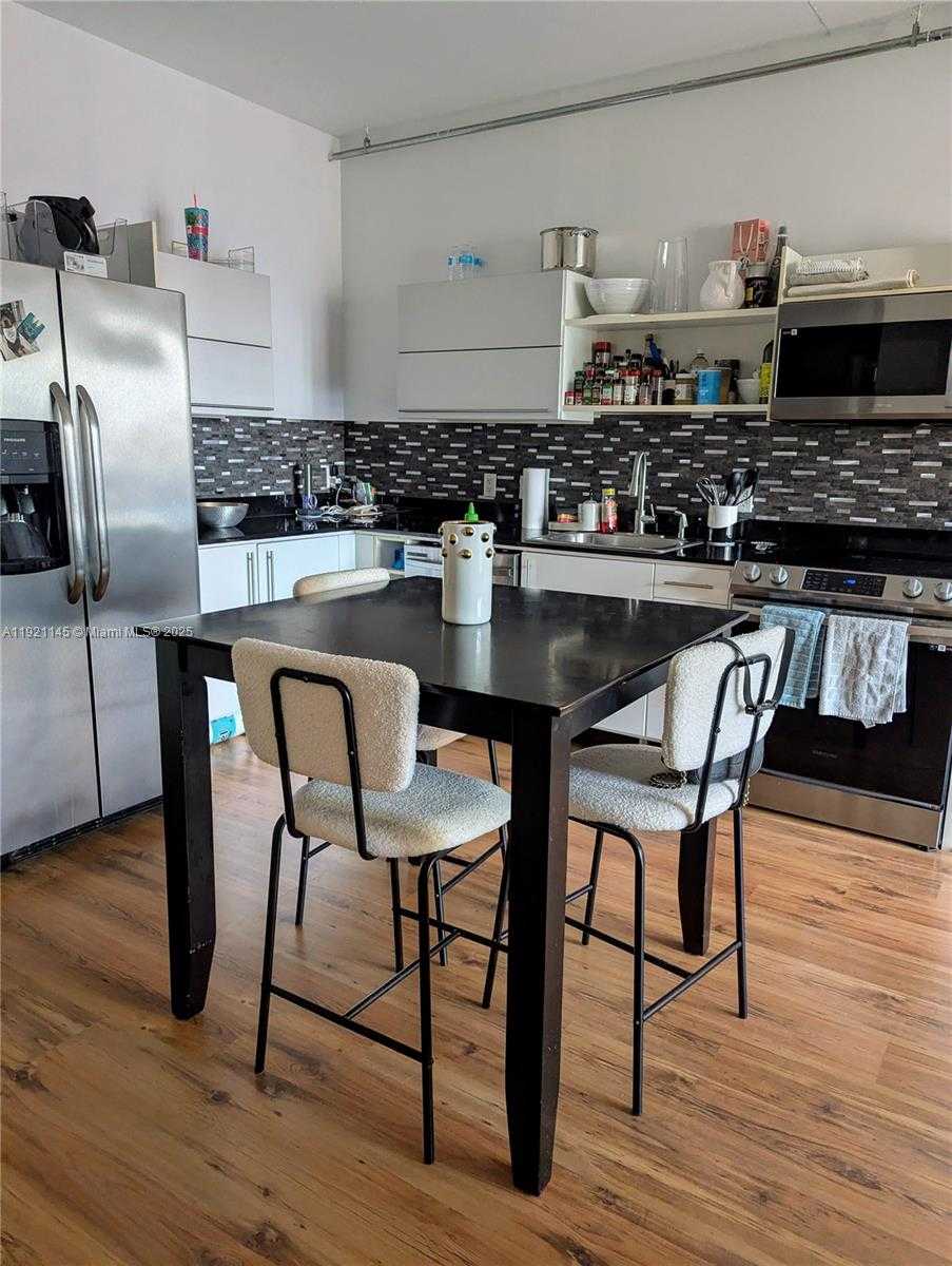 Small Image of 690 SOUTH WEST 1ST CT #1423, Miami Number 3