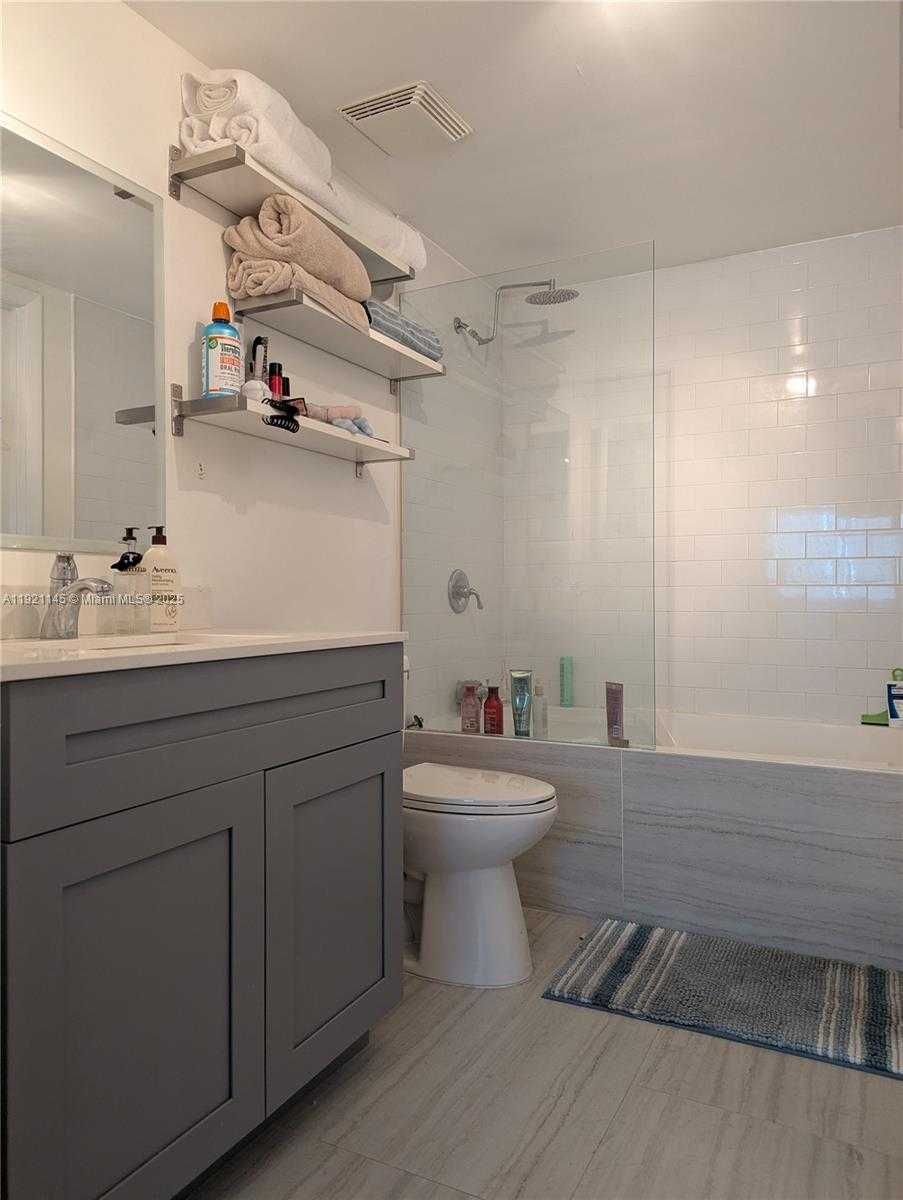 Small Image of 690 SOUTH WEST 1ST CT #1423, Miami Number 8