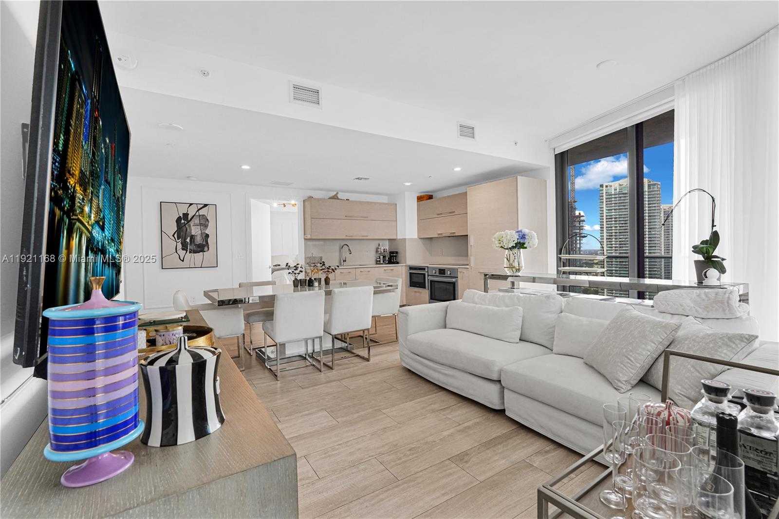 Small Image of 45 SOUTH WEST 9TH ST #2901, Miami Number 6