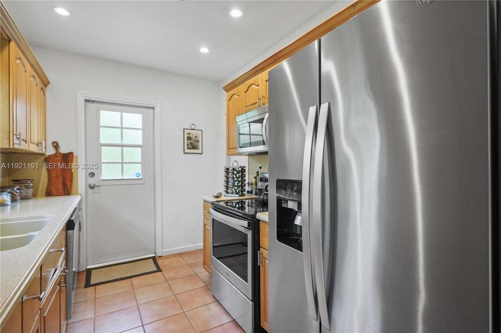 Small Image of 924 EL RADO ST, Coral Gables Number 10