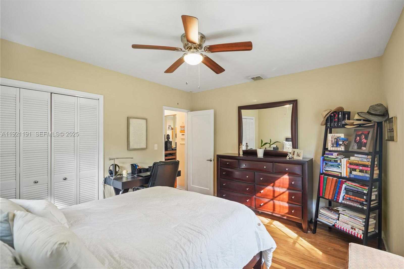 Small Image of 924 EL RADO ST, Coral Gables Number 15