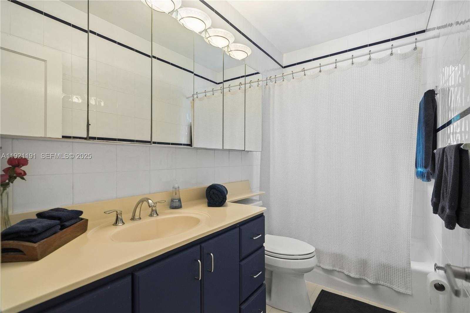 Small Image of 924 EL RADO ST, Coral Gables Number 17