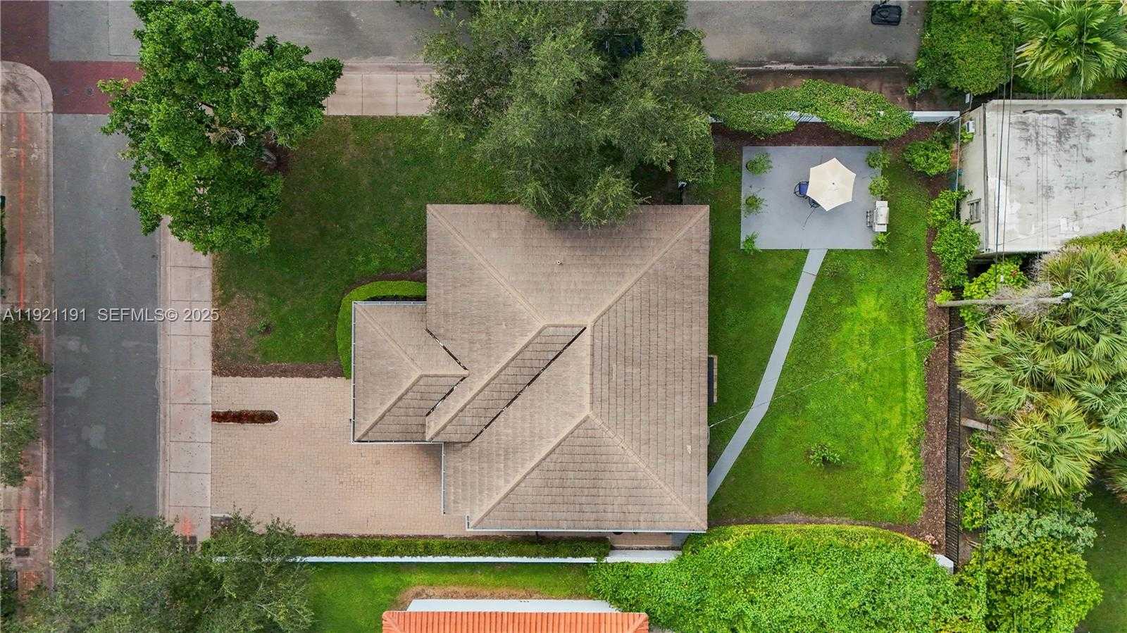 Small Image of 924 EL RADO ST, Coral Gables Number 23