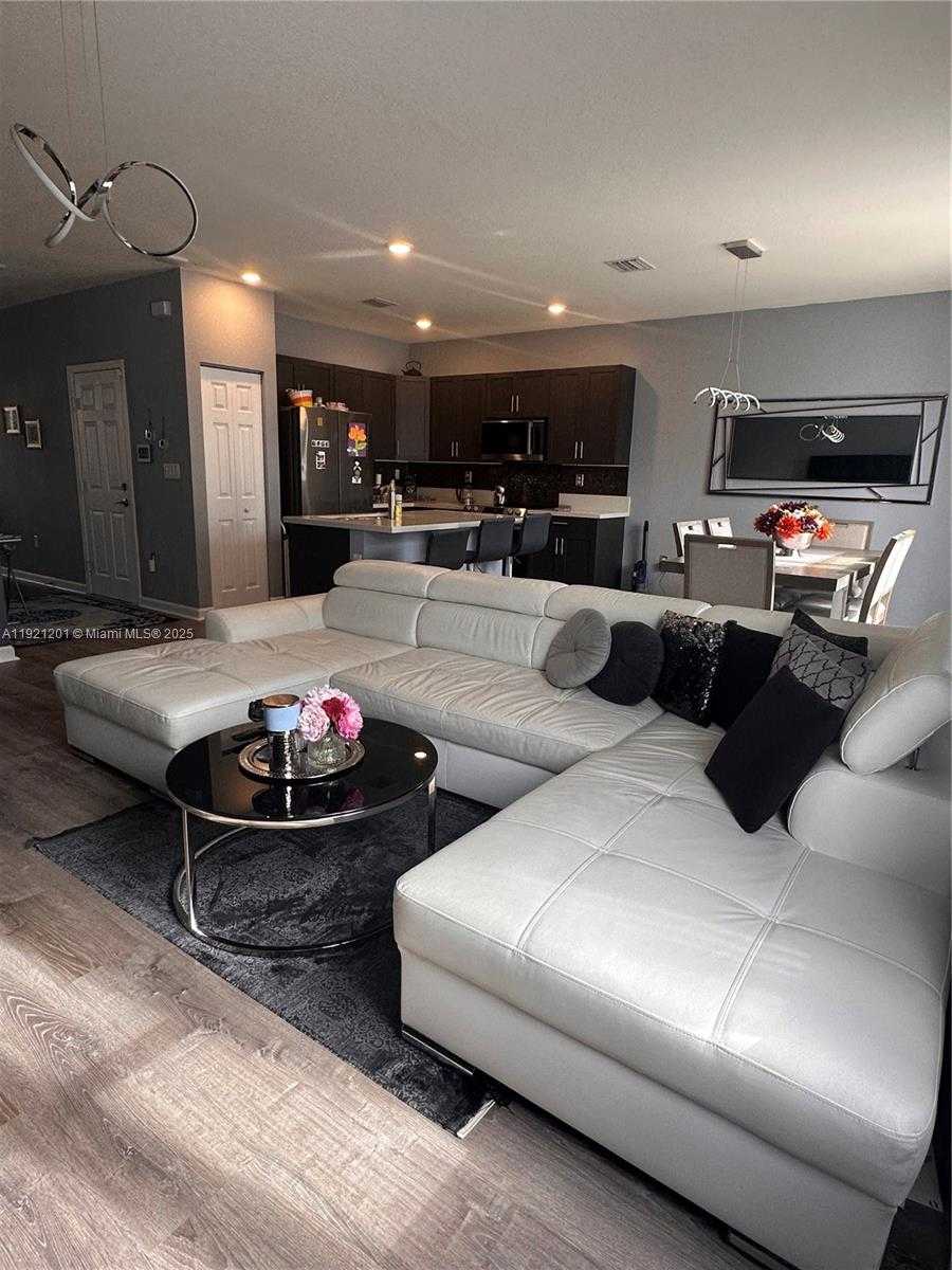 Small Image of Hialeah Number 10