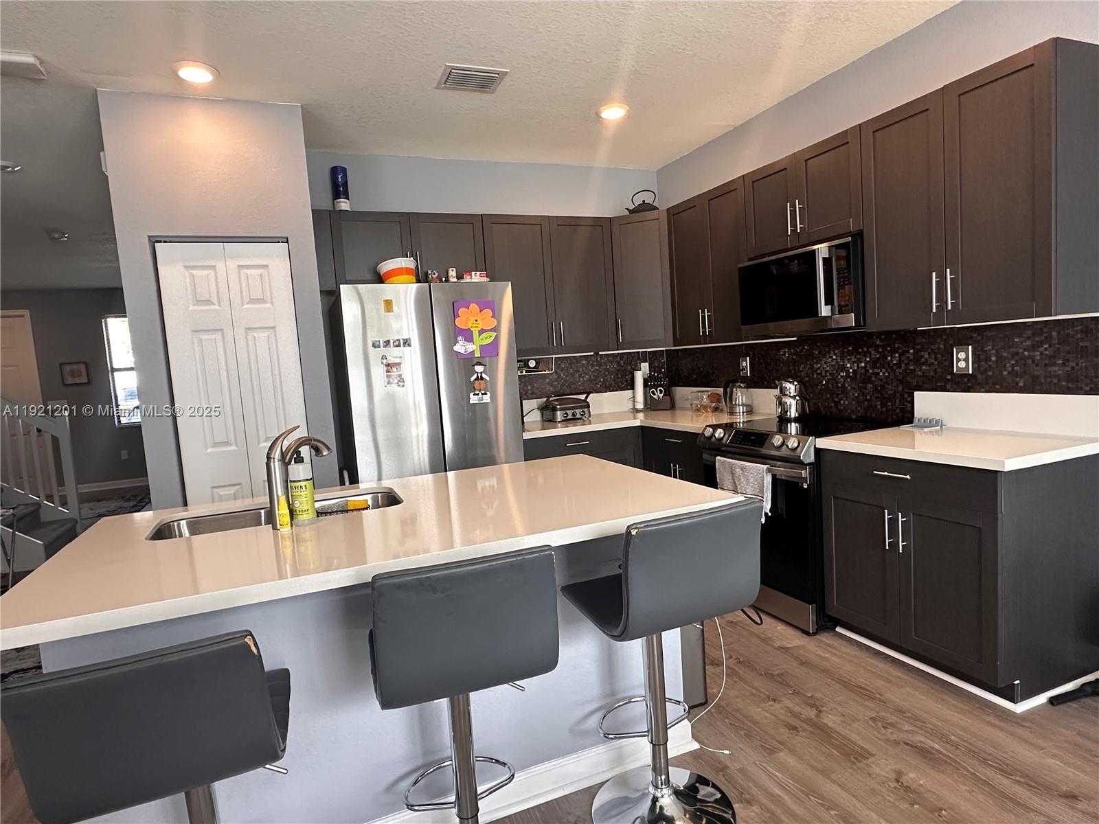 Small Image of Hialeah Number 13