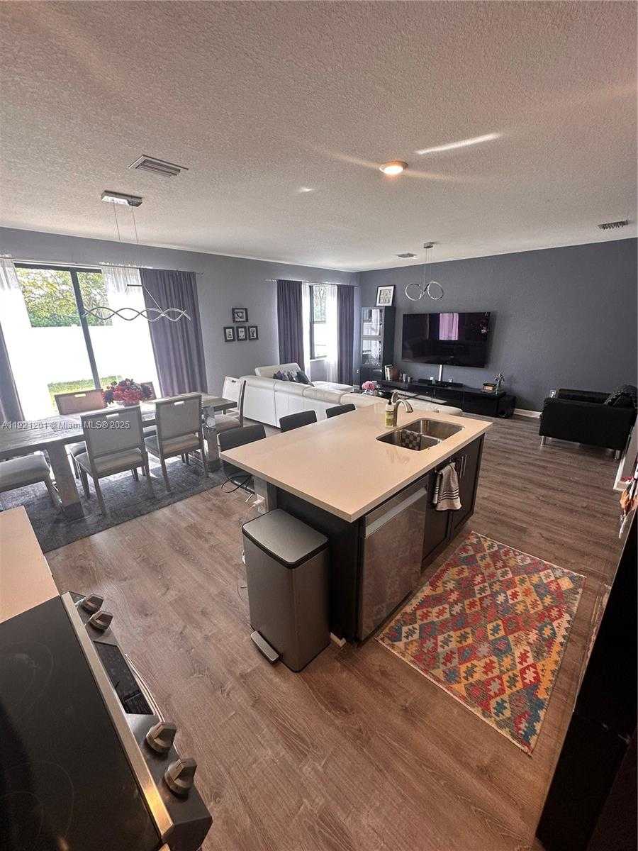 Small Image of Hialeah Number 16