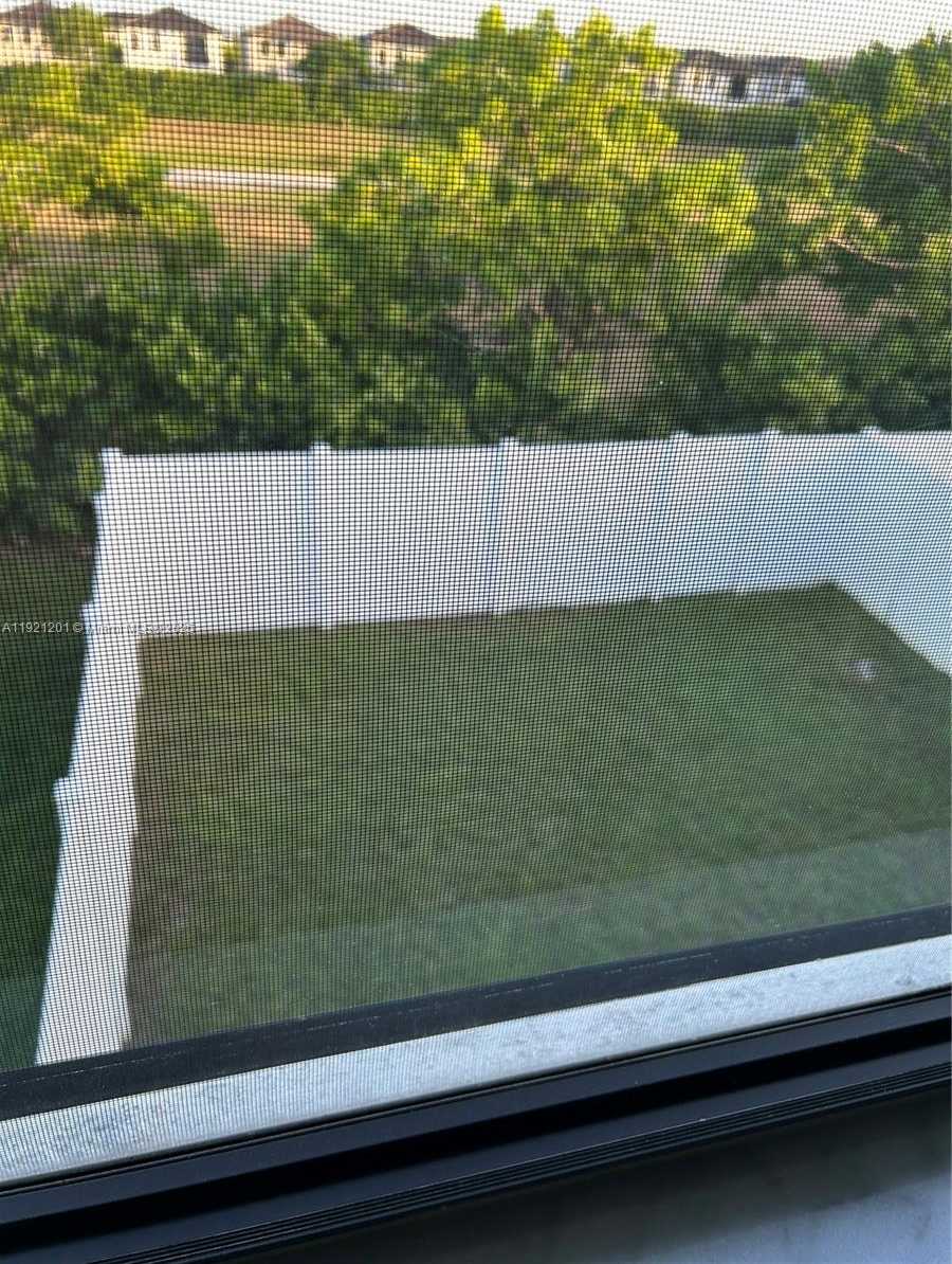 Small Image of Hialeah Number 18