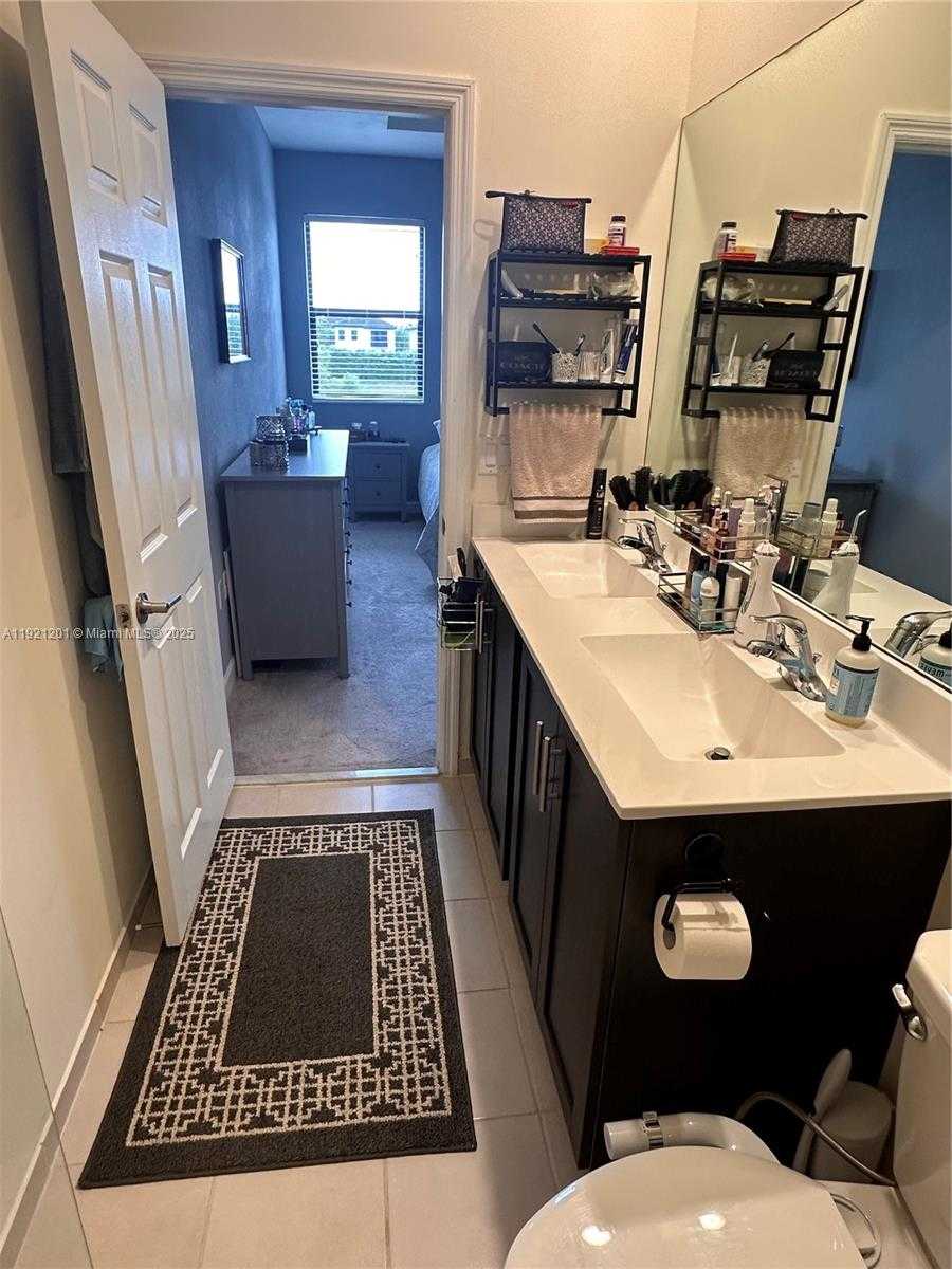 Small Image of Hialeah Number 25