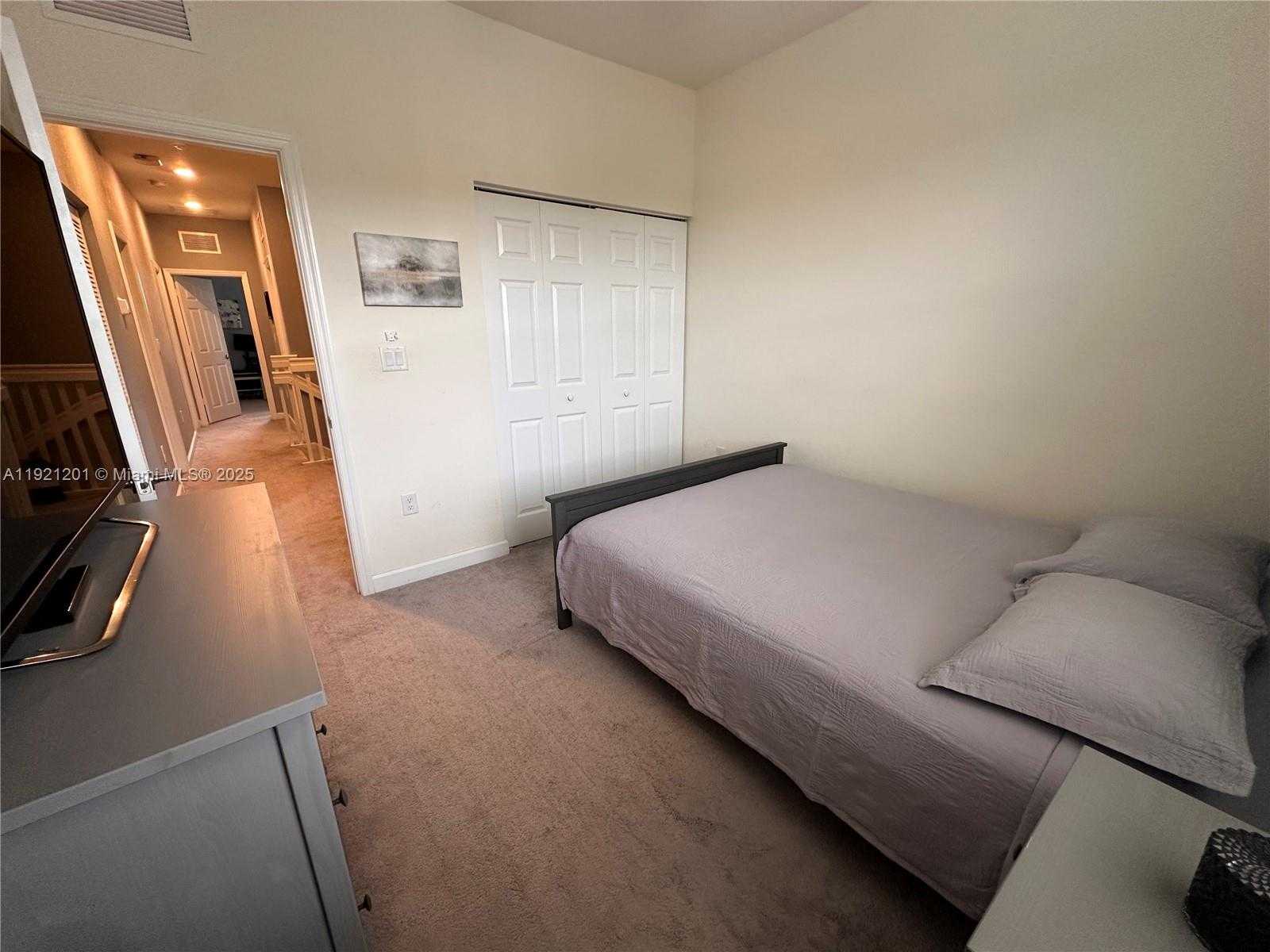 Small Image of Hialeah Number 27