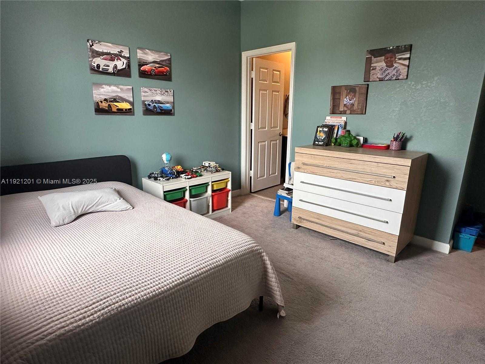 Small Image of Hialeah Number 29