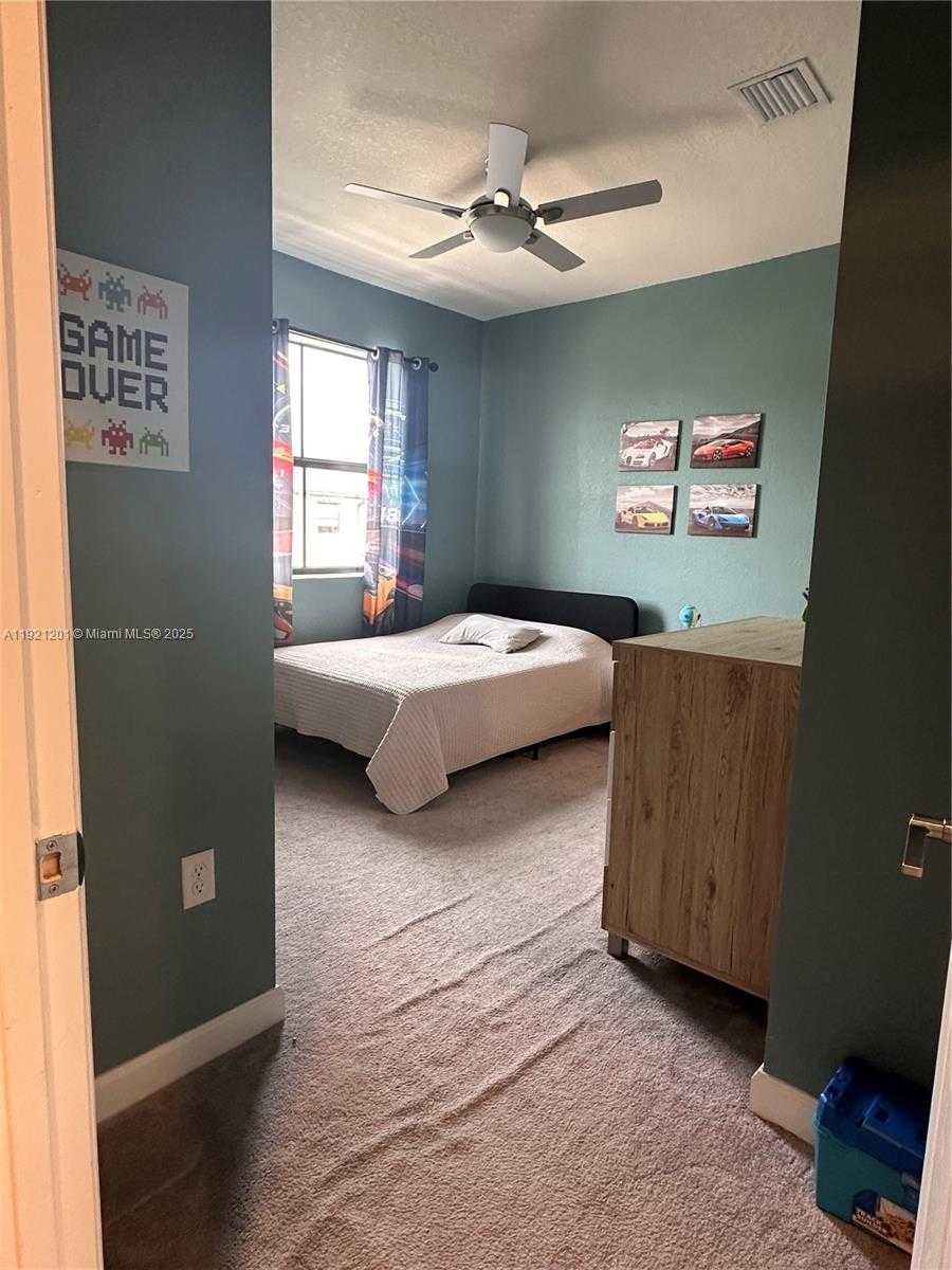 Small Image of Hialeah Number 31