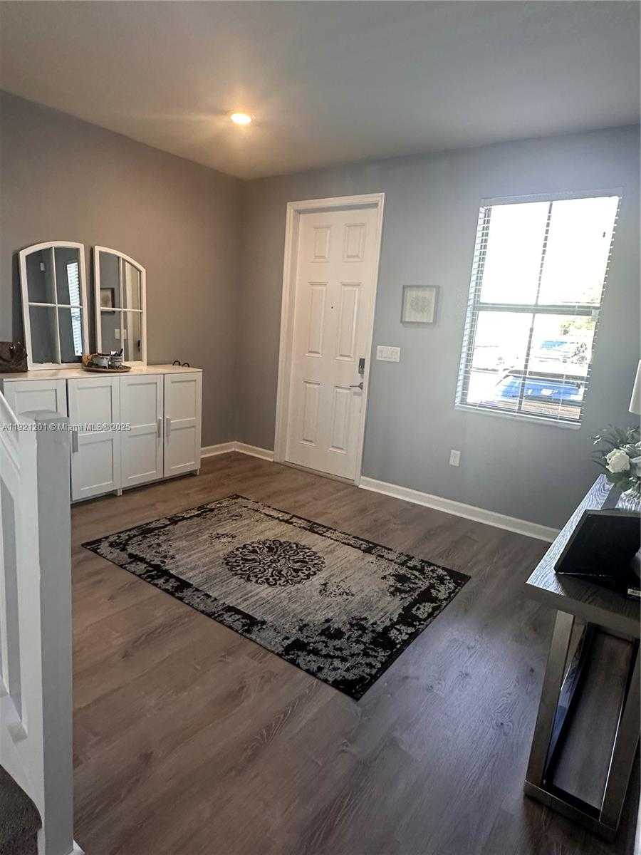 Small Image of Hialeah Number 4