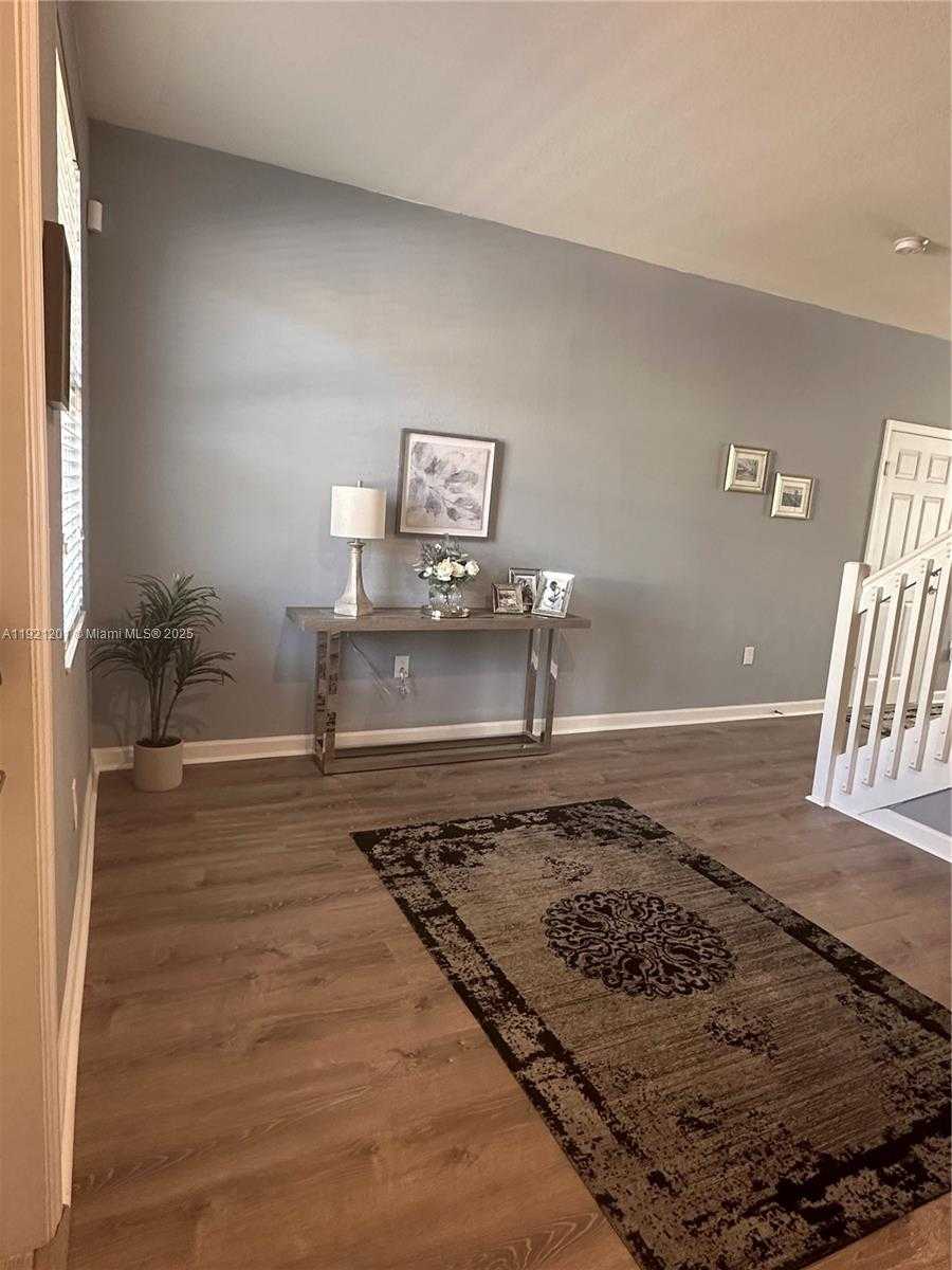 Small Image of Hialeah Number 5