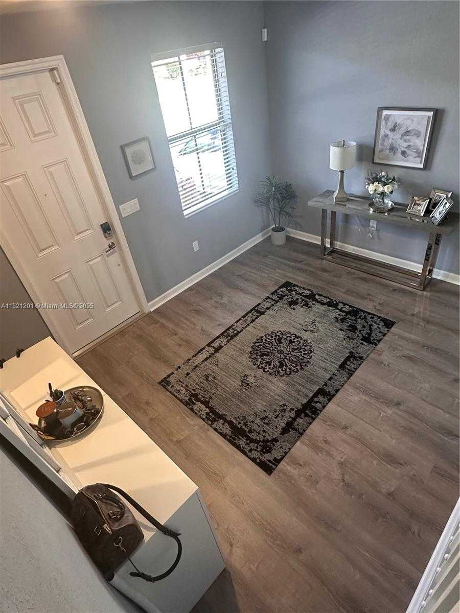 Small Image of Hialeah Number 6