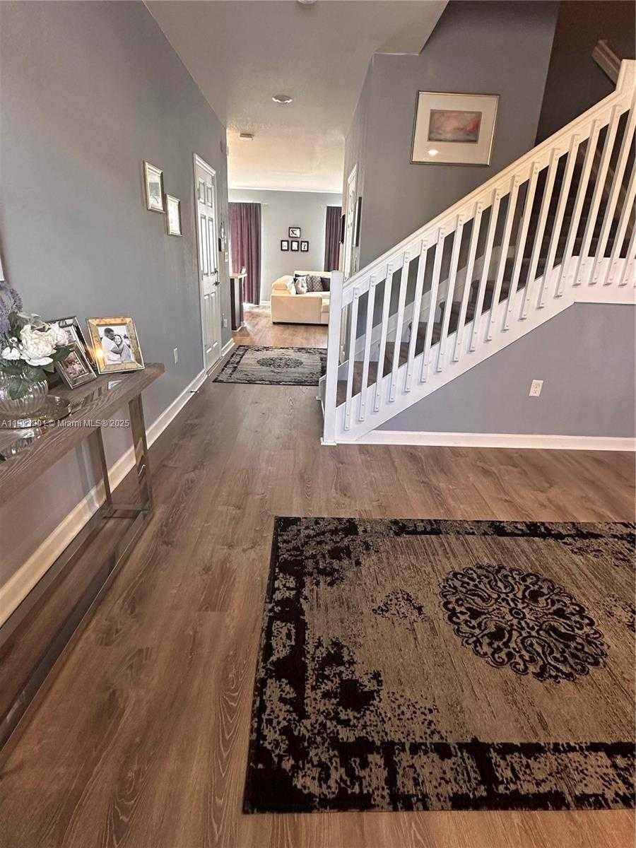 Small Image of Hialeah Number 7