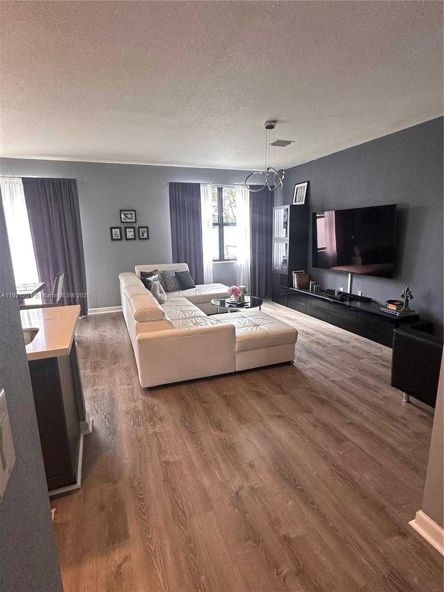 Small Image of Hialeah Number 9