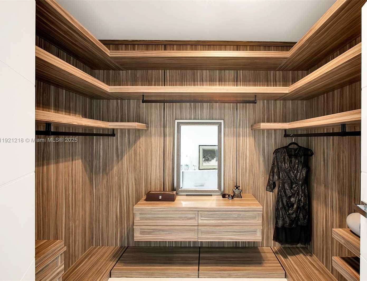 Small Image of 1500 OCEAN DR #1201, Miami Beach Number 9