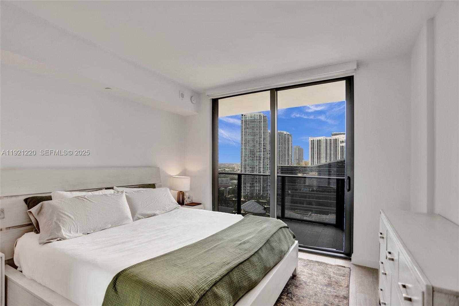 Imagen de Pequeño Objeto