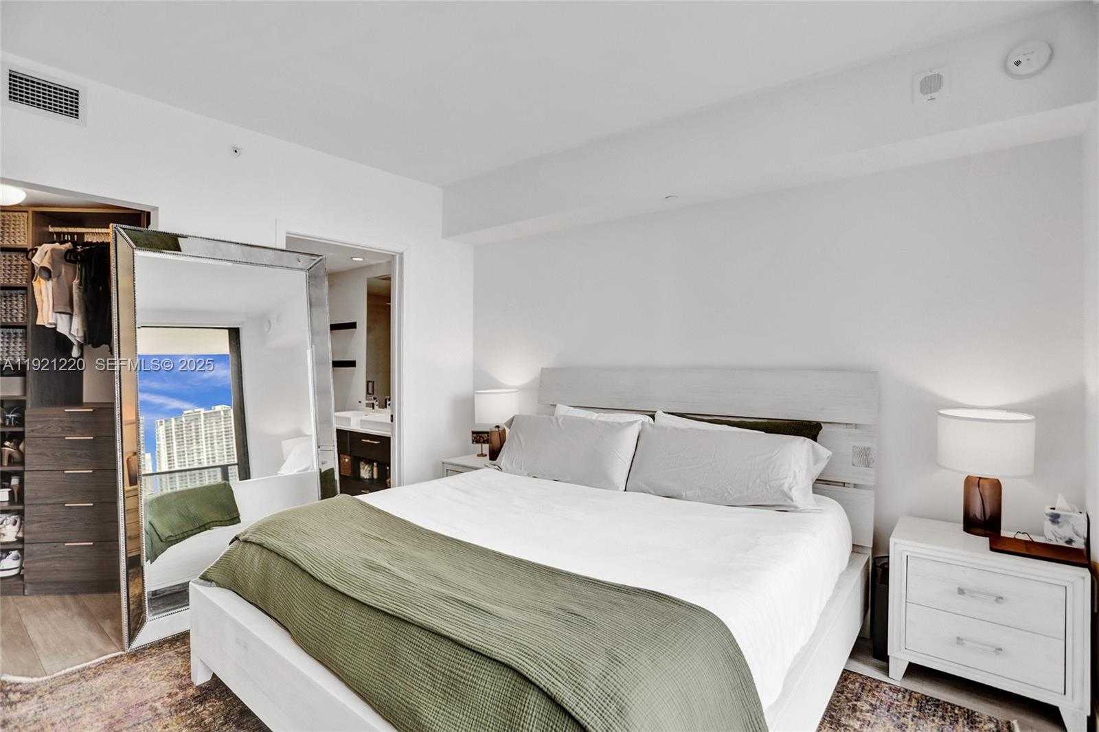 Imagen de Pequeño Objeto