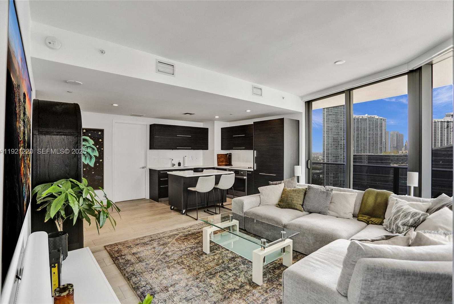 Imagen de Pequeño Objeto