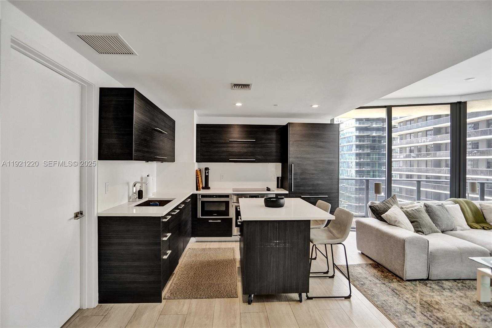 Imagen de Pequeño Objeto