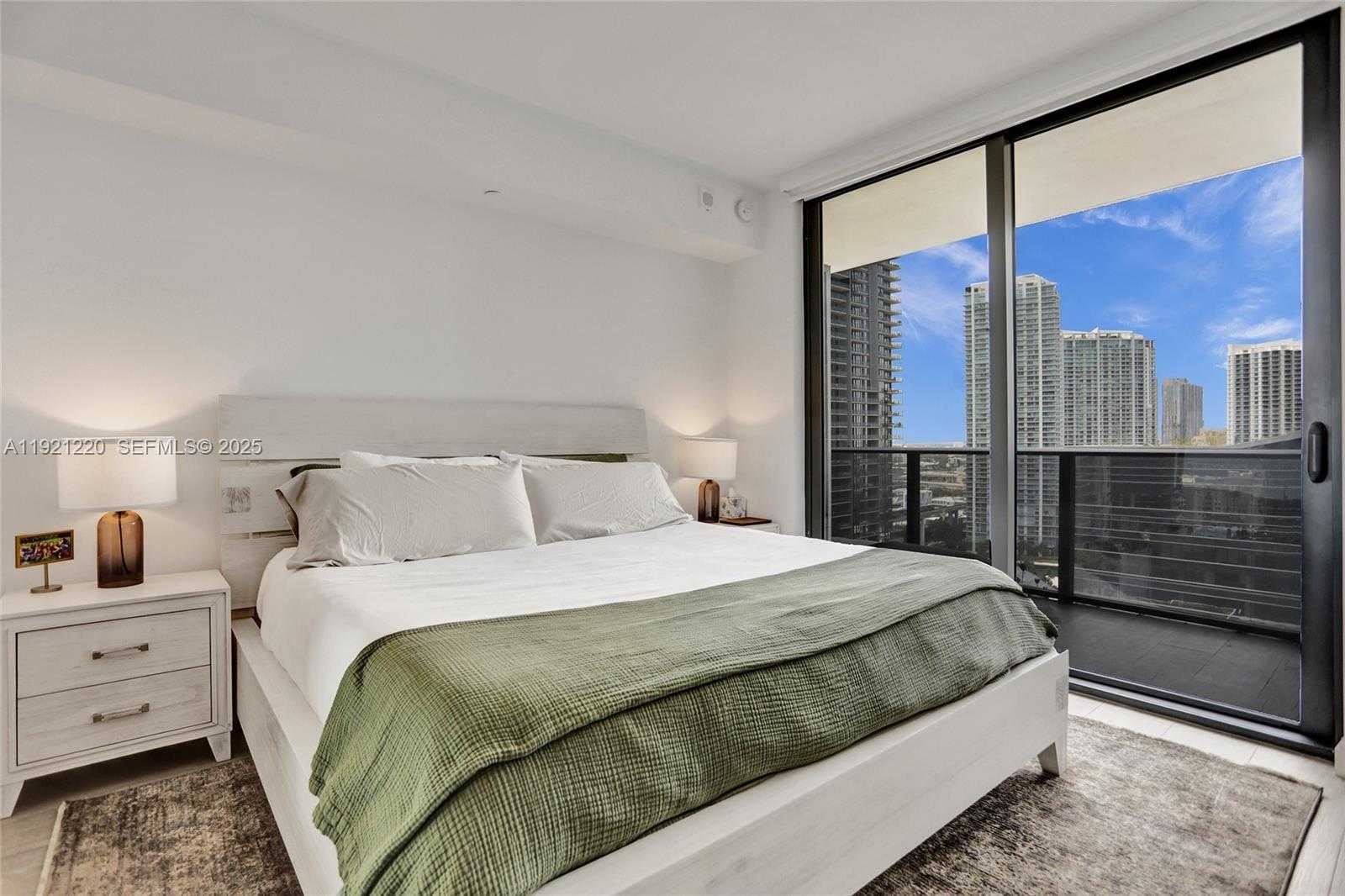 Imagen de Pequeño Objeto