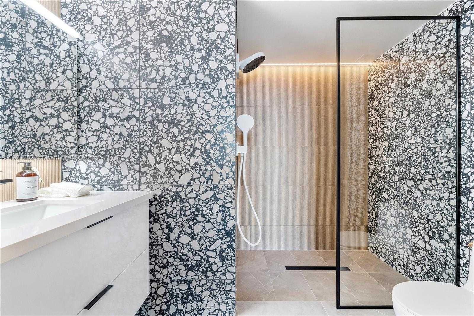 Imagen de Pequeño Objeto