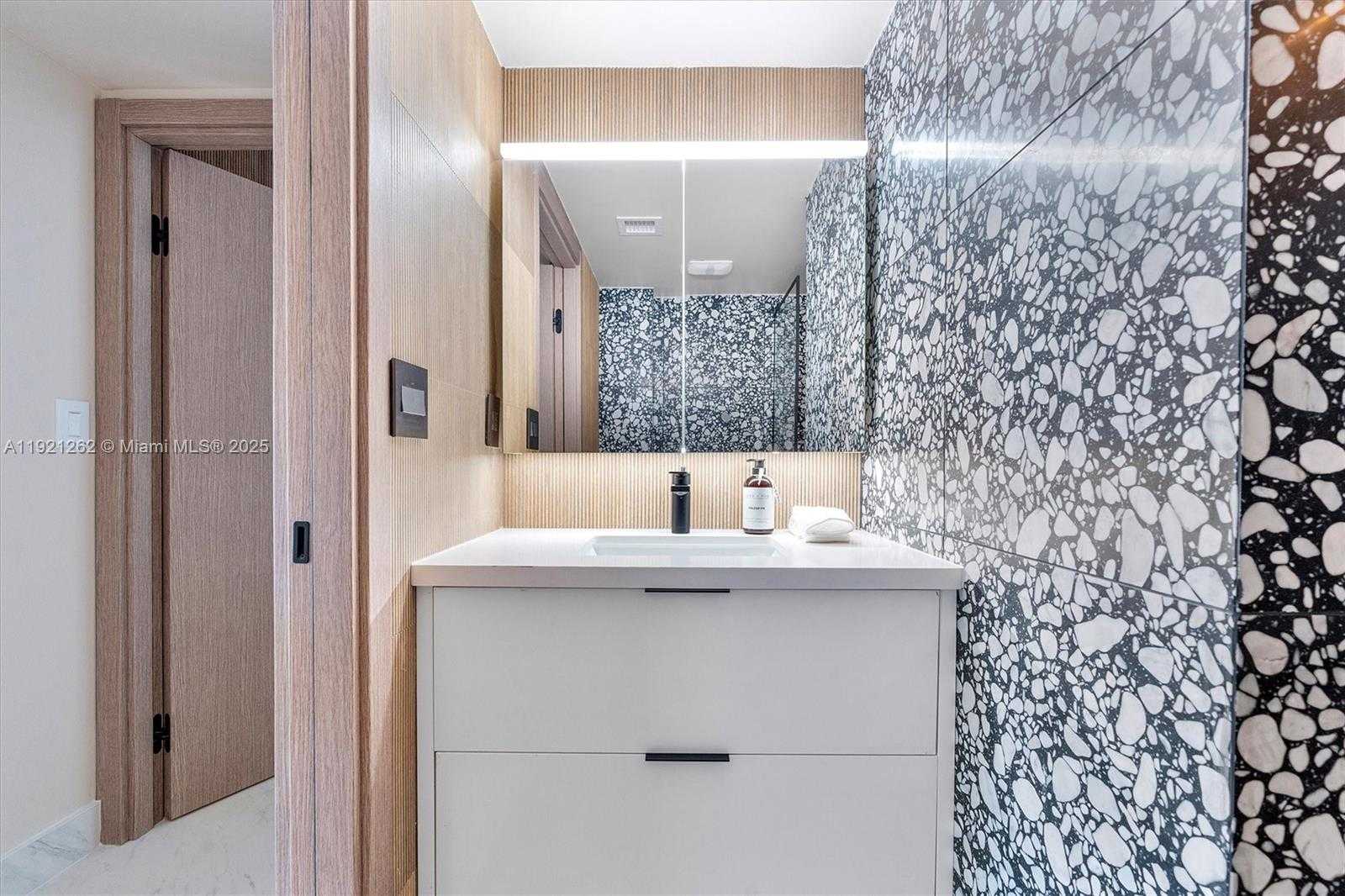 Imagen de Pequeño Objeto