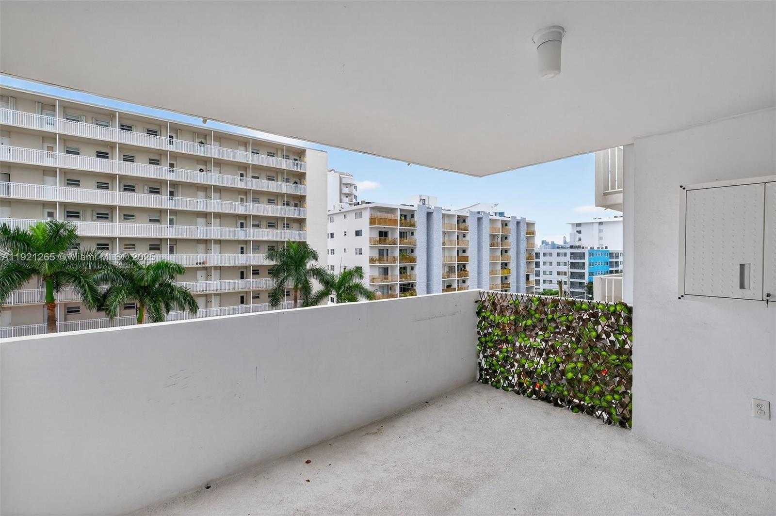 Small Image of 1331 LINCOLN RD #602, Miami Beach Number 12