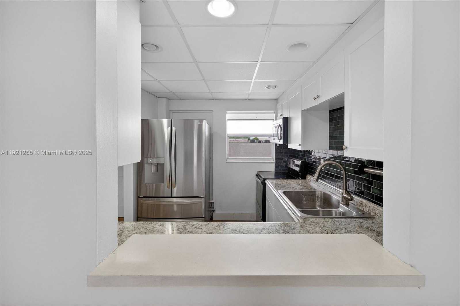 Small Image of 1331 LINCOLN RD #602, Miami Beach Number 7