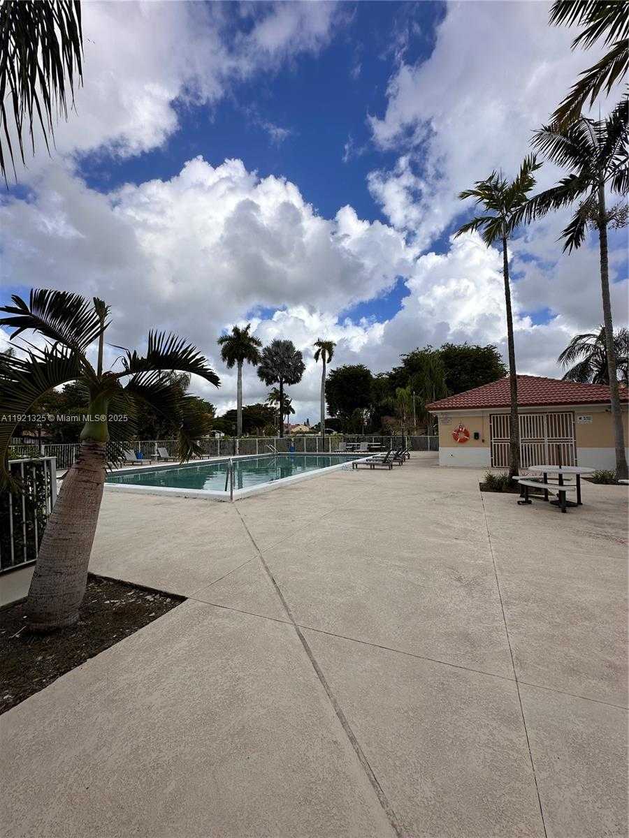 Small Image of 15368 SOUTH WEST 111TH ST, Miami Number 13