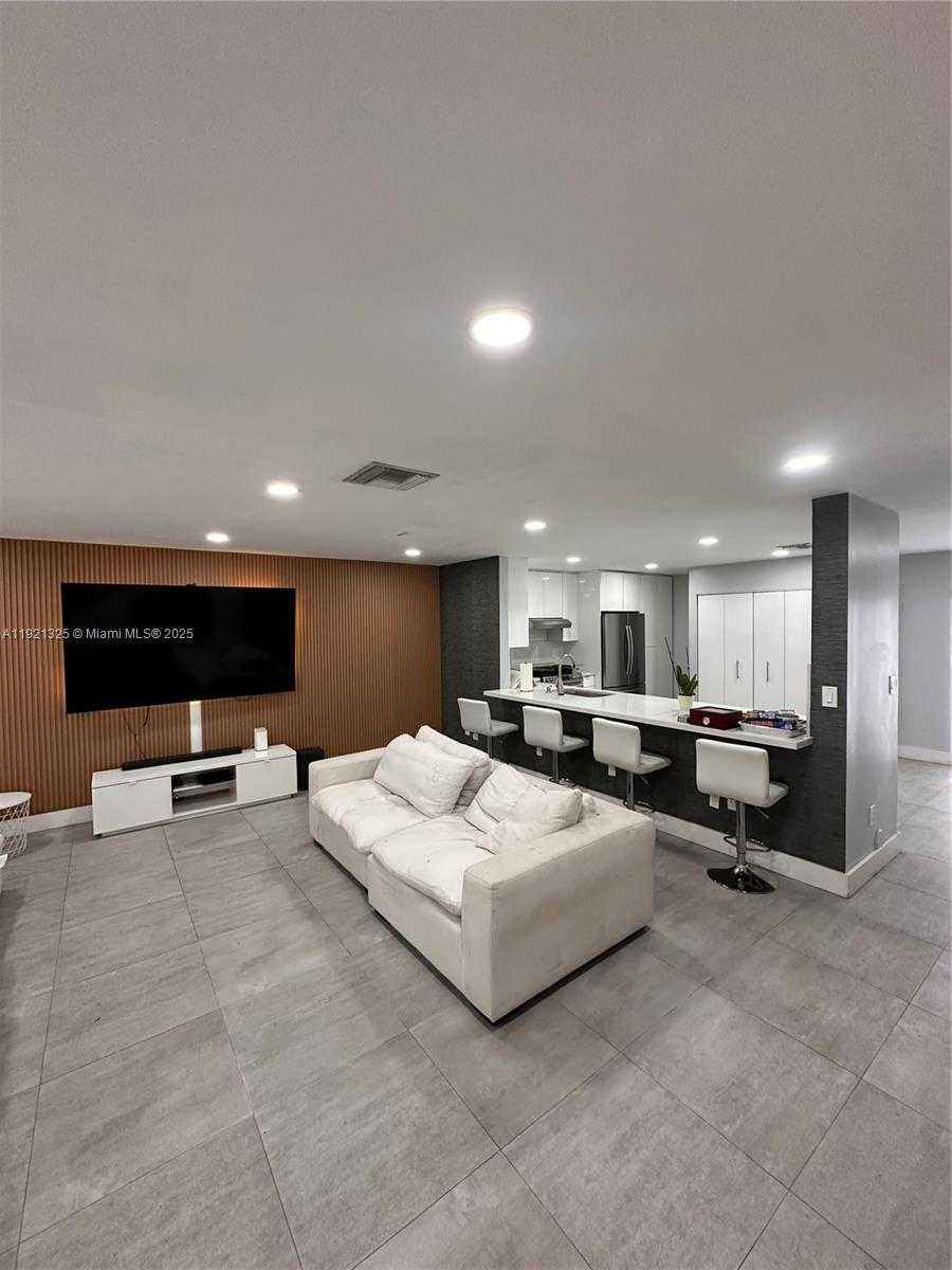 Small Image of 15368 SOUTH WEST 111TH ST, Miami Number 4