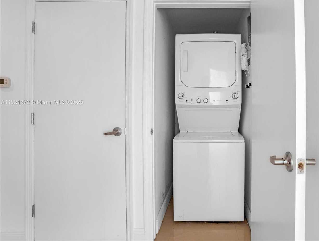 Small Image of 60 SOUTH WEST 13TH ST #1700, Miami Number 13